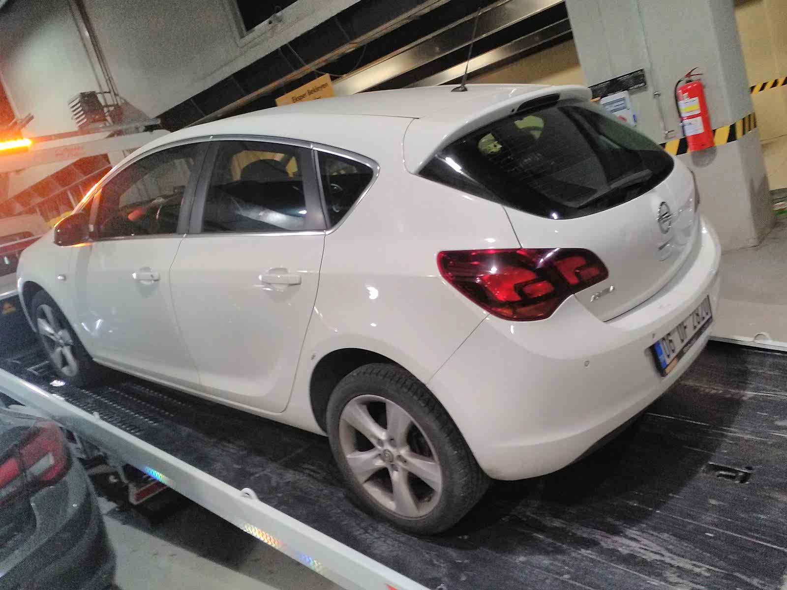 Yukarı Dikmen Oto Kurtarıcı Yol Yardım Oto Çekici